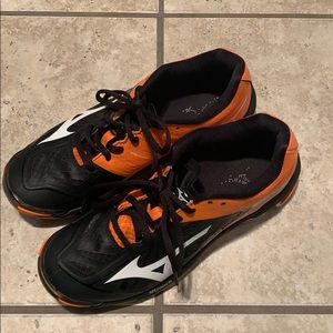 Women’s Mizuno Wave Lightning volleyball shoes